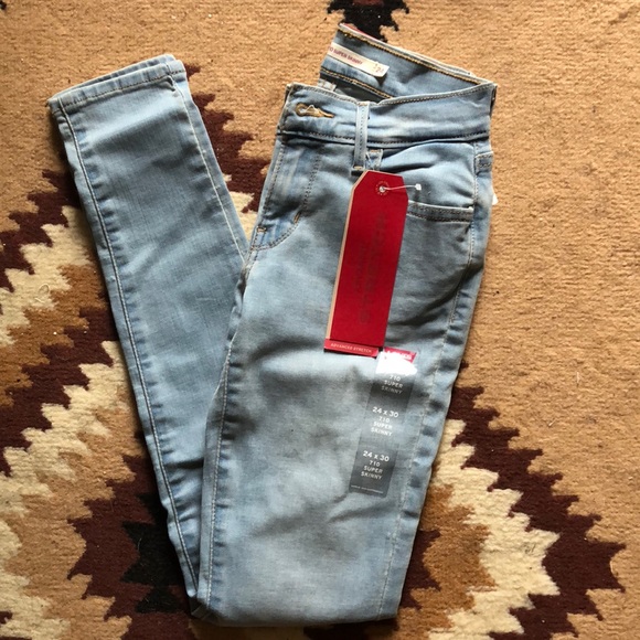 Levis Jeans - Picture 1 of 3
